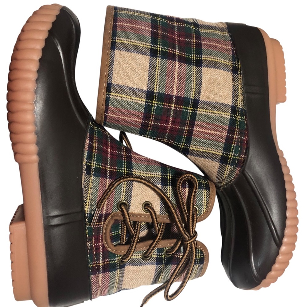 MARLY LILLY  Size 6 Like New Plaid Duck Boots  Brown Soles.Plaid Lace Pull On.